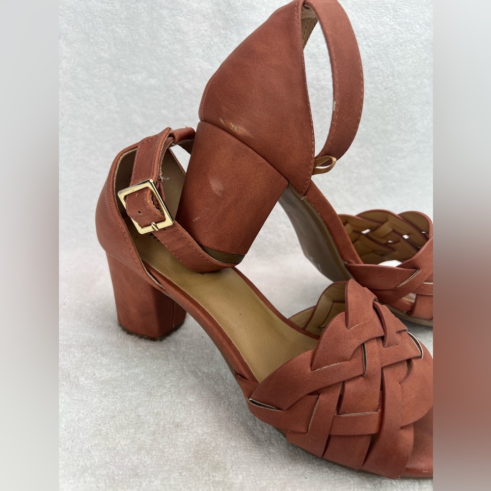 White mt. Brick colored ankle strap heels - Picture 5 of 6